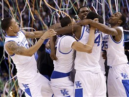 DOBOJOVÁNO. Basketbalisté Kentucky Wildcats se stali ampiony univerzitní...