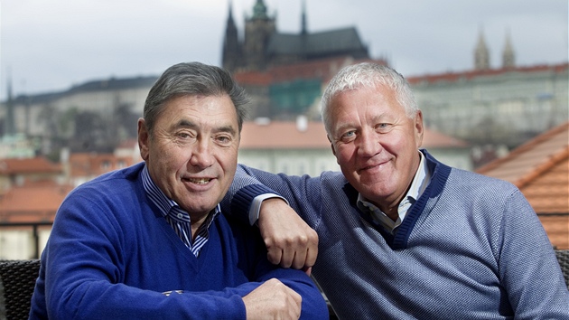 Legendární belgický cyklista Eddie Merckx (vlevo) a Patrick Lefevre, manaer