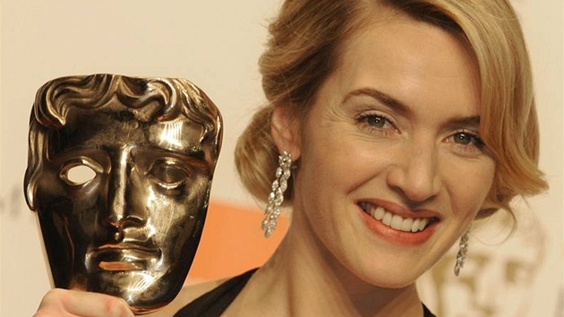 BAFTA 2009 - hereka Kate Winsletová s cenou za film Pedíta