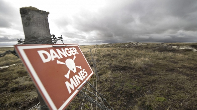 Na pobeí Falkland stále hrozí nevybuchlé miny (25. bezna 2012)