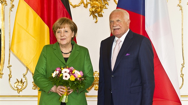 Prezident Vclav Klaus pijal na Praskm hrad nmeckou kanclku Angelu Merkelovou (3. dubna 2012).