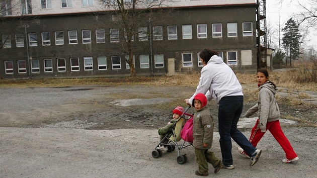 V ubytovn� v Ostrav�-Svinov� bydlí místo dvaceti d�lník� tak�ka t�icet rodin.