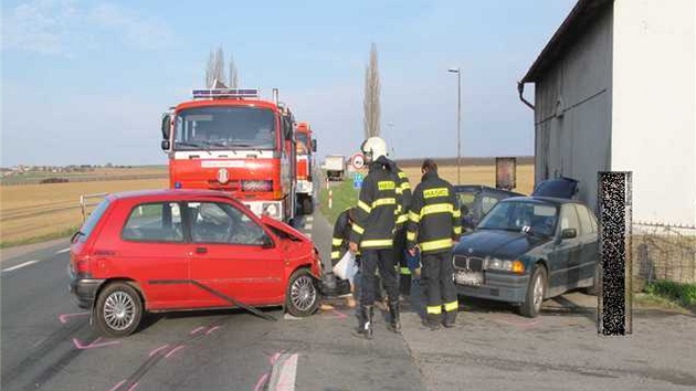 Druhá nehoda na silnici 1/11 u Lhoty pod Libčany. 