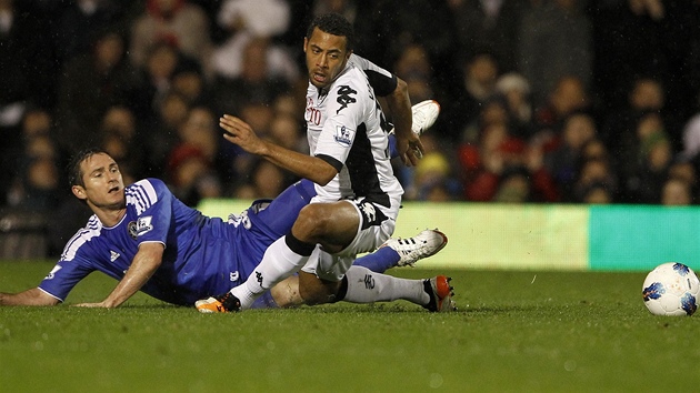 Frank Lampard z Chelsea (vlevo) a Mousa Dembele z Fulhamu.