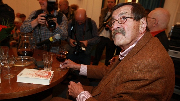 Nmecký spisovatel Günter Grass pi návtv Prahy v prosinci 2007.