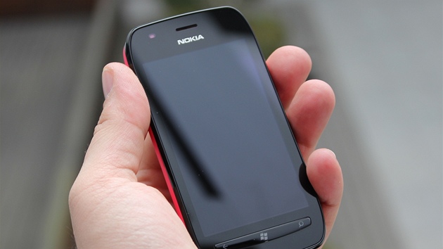 Nokia Lumia 710 je levnější z dosud prodávané dvojice