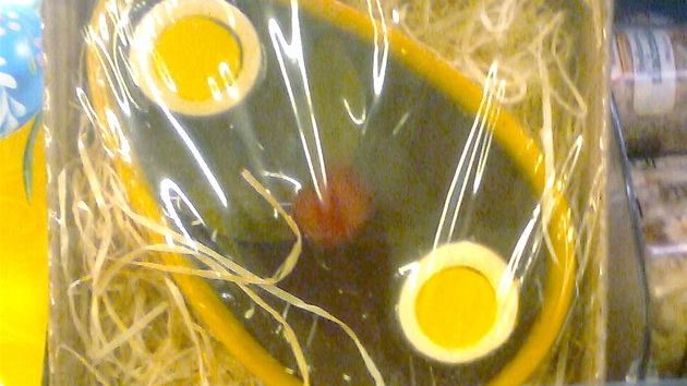 Velikonoce vyuívá ke zviditelnní také patika s brusinkami. (duben 2012)
