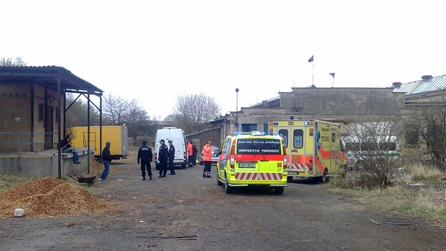 Policist rozpoutj technoparty na Zlin. Byla hlun a obtovala sousedy. Navc byla podle starosty M Praha - Zlin nepovolen. (7. dubna 2012)