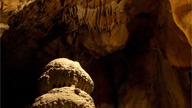 První ást expozice ukazuje v Mladeských jeskyních vykopávky a kosterní nálezy lidí staré pes 31 tisíc let. Je ochutnávkou toho, co návtvníky eká za rok.