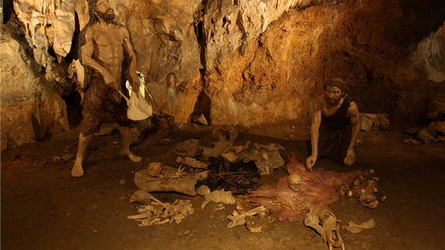 První ást expozice ukazuje v Mladeských jeskyních vykopávky a kosterní nálezy lidí staré pes 31 tisíc let. Je ochutnávkou toho, co návtvníky eká za rok.