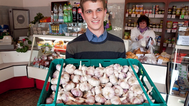 Filip Janda nakupuje esnek od eských farmá a prodává ho do dalích obchod.