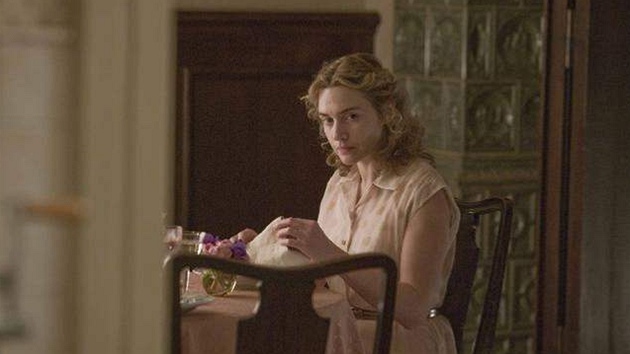 Z filmu Reader (Pedta) - Kate Winsletov (2009)