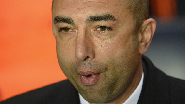 TAK JAK TO DNES DOPADNE? Trenér Roberto Di Matteo sleduje zápas své Chelsea