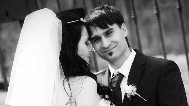 Zpěvák a hudebník Gipsy.cz Radek Banga si vzal za ženu Veroniku Konopíkovou (4. dubna 2012).