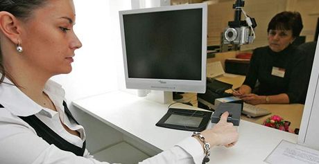 Pasové oddlení v Brn zavádí nový systém ke snímání otisk prst - biometrické