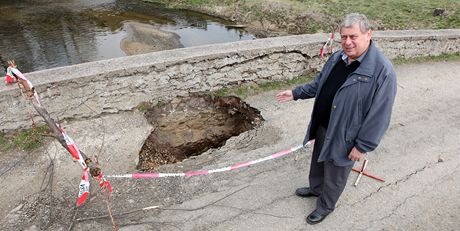 Historick most v Ronov nad Szavou v Pibyslavi zniil traktorista s tkm...