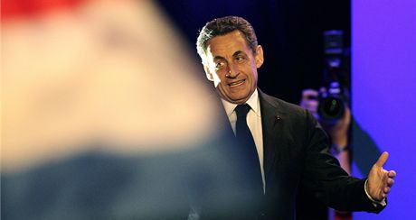 Nicolas Sarkozy bhem pedvolebního shromádní na pedmstí Paíe (19. dubna