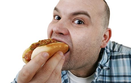 Tuná jídla z fast foodu sice krátkodob mou zvednout náladu, ale pi jejich nadmrné konzumaci prý hrozí deprese (Ilustraní snímek).