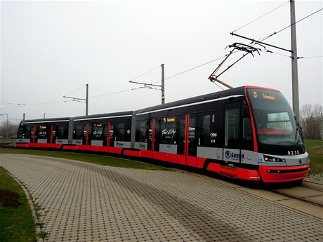 Nových tramvají 15T ForCity má Dopravní podnik odebrat 250. (Ilustraní snímek)