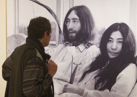 Výstava ukáe nejen historii Beatles a osudy jejich len, ale i tehdejí dní...