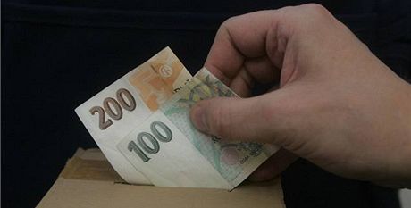 Prmrná nominální mzda stoupla bhem prvního pololetí na 19 484 korun.