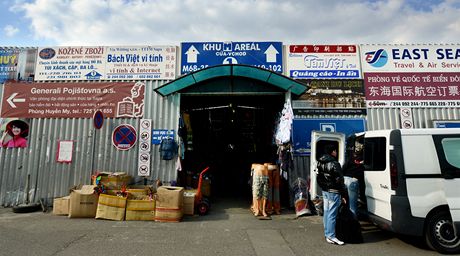 Nezdanný textil konil napíklad ve známé asijské trnici Sapa v Praze. Ilustraní snímek