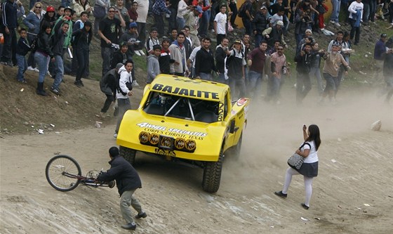 Baja 1000 přitahuje šílené jezdce, ale i šílené diváky.