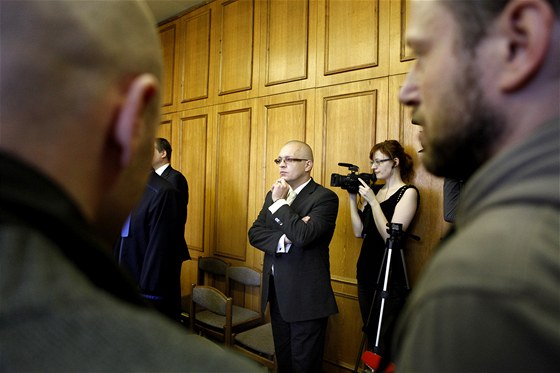 Jaroslav kárka ped jednáním Obvodního soudu v Praze (13. dubna 2012)
