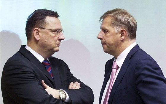 Premiér Petr Neas a ministr zemdlství Petr Bendl 
