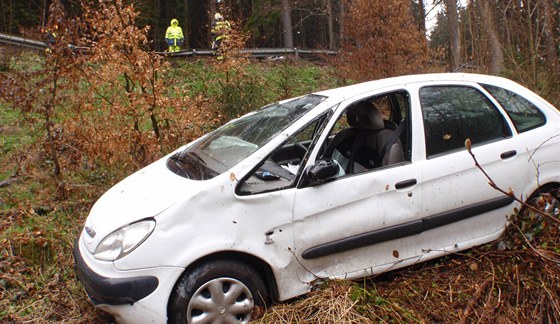 Auto pokozené pi nehod u Lázní Blohrad