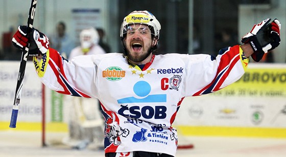 Petr Koukal se s pardubickým dresem louí. V pítí sezon bude hrát KHL za Nftchimik Ninkamsk. S ním odchází i Jan Kolá.