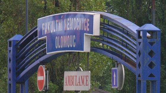 Většina nemocnic Olomouckého kraje stále nemá novou smlouvu s pojišťovnami. Mezi nimi i největší zdravotnické zařízení v regionu, Fakultní nemocnice Olomouc (ilustrační snímek).