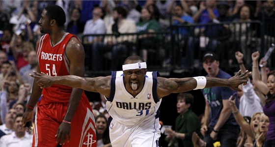 ODLÉTÁM. Zkuený kídelník Jason Terry nabírá smr Boston.