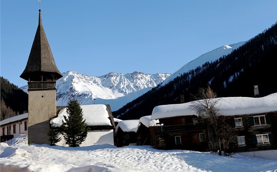 Zapadlou výcarskou romantickou vesniku Monstein ve výce Snky proslavil a...