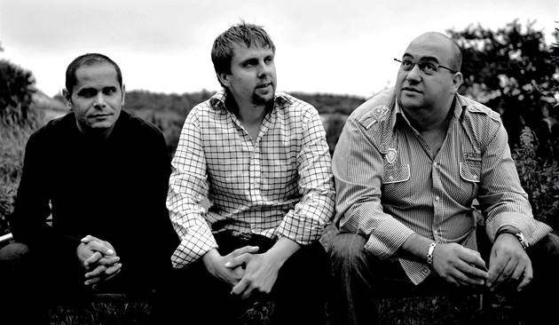Otto Hejnic Trio (zleva): pianista Ondrej Kraj�ák, Otto Hejnic a basista Josef
