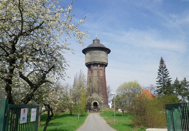 Někdejší vršovická vodárenská věž na Zelené lišce nyní chátrá.