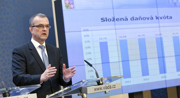 Miroslav Kalousek p�i schvalování úsporného balíku na vlád� (duben 2012)