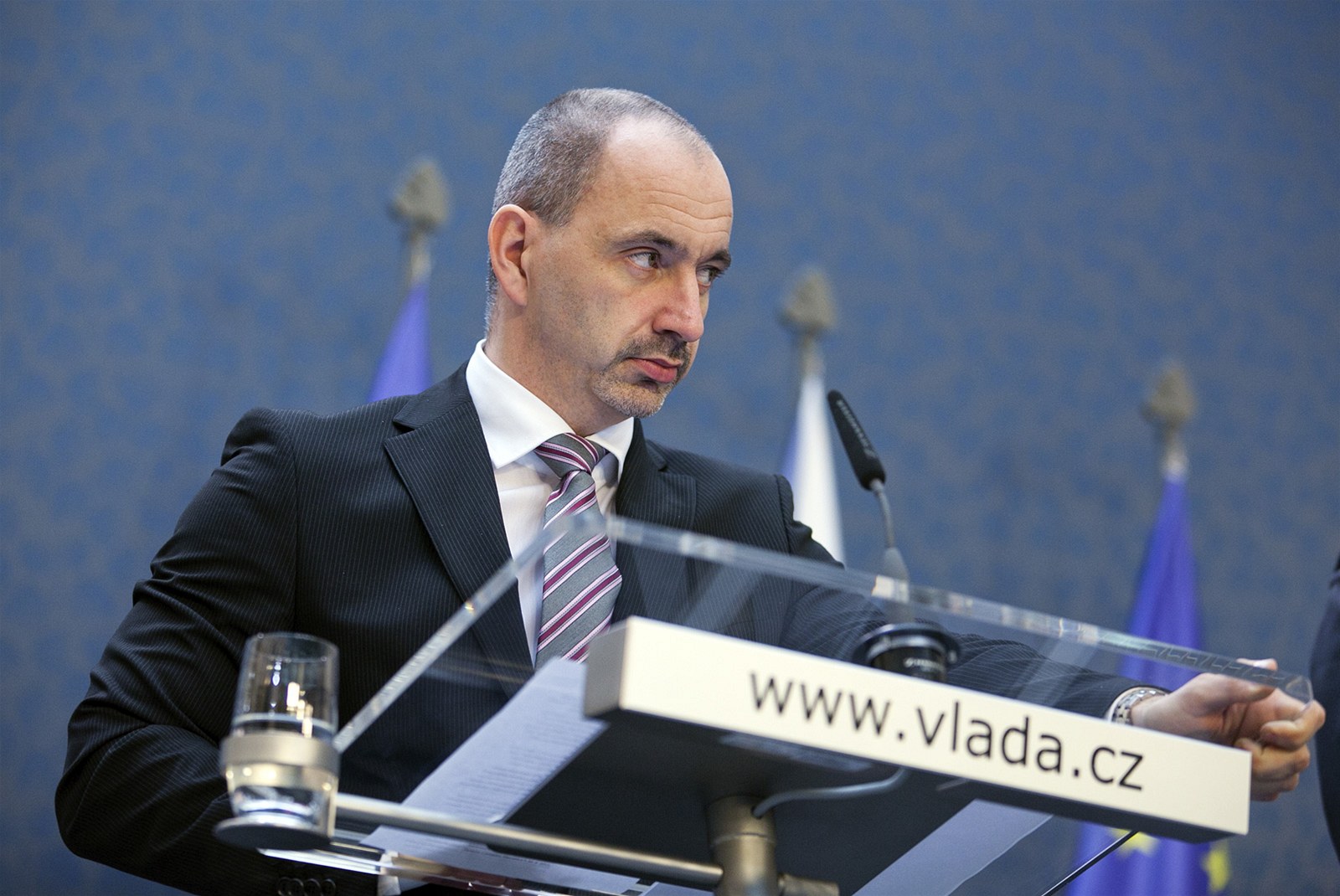 Vstupovat do t�chto zemí s pohledem, �e neseme tu jedinou pravdu, m��e být n�kdy velmi ne��astné, �ekl ministr pr�myslu Martin Kuba o obchodních vztazích s �ínou a Ruskem.