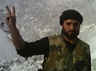 Syrský povstalecký bojovník v provincii Idlíb (10. dubna 2012)