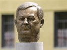 Busta zesnulého polského prezidenta Lecha Kaczynského ve Tbilisi (10. dubna