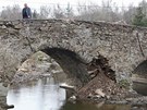 Historický most v Ronov nad Sázavou v Pibyslavi zniil traktorista s tkým...