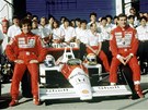 Ayrton Senna (vpravo) se svým týmovým kolegou z McLarenu a velkým rivalem...