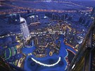 Pohled na noní Dubaj z nejvyí budovy svta