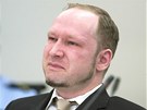 Anders Breivik pláe bhem soudního procesu v norském Oslu (16. dubna 2012).