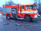 Hasii na míst tragické nehody u Frýdlantu nad Ostravicí. (14. dubna 2012)