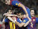 Fotbalisté Barcelony se radují po tref Lionela Messiho do sít Getafe.