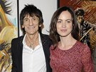 Ronnie Wood piel na newyorskou vernisá svých obraz se svou partnerkou Sally...