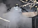 Poár domu ve Zbynech nedaleko Doks, ve kterém nali hasii mrtvý manelský pár