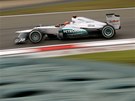 RYCHLOST. Michael Schumacher z týmu Mercedes pi tréninku na Velkou cenu íny. 