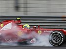 TROCHU KOUE. Felipe Massa z týmu Ferrari pi tréninku na Velkou cenu íny. 